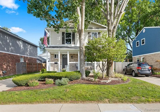 Photo 1 of Single family home for sale at 1511 E 11 Mile Rd, Madison Heights, MI 48071 | MLS# 61035090 | Listing updated on 2026-10-30
