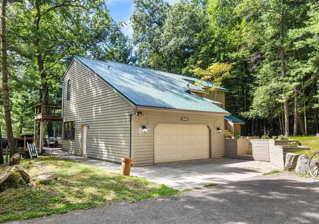 Photo 3 of Single family home for sale at 13520 14 Mile Rd, Greenville, MI 48838 | MLS# 70557446 | Listing updated on 2026-10-07