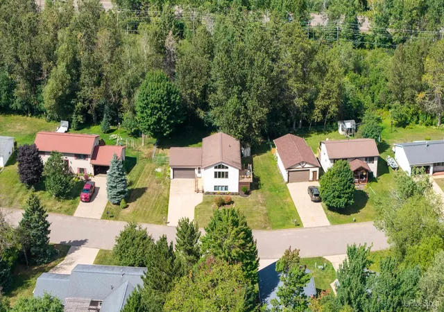Photo 3 of Single family home for sale at 1080 Suncliffe Dr, Ishpeming, MI 49849 | MLS# 50220684 | Listing updated on 2026-09-24