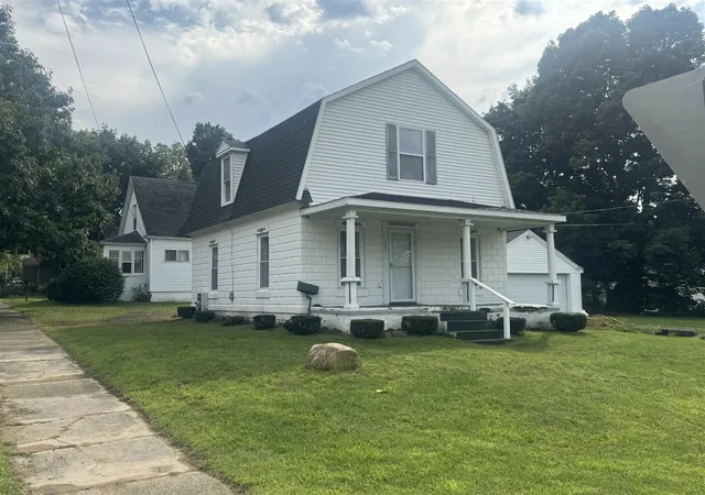 Photo 2 of Single family home for sale at 121 E Isabelle St, Belding, MI 48809 | MLS# 70555266 | Listing updated on 2026-09-03