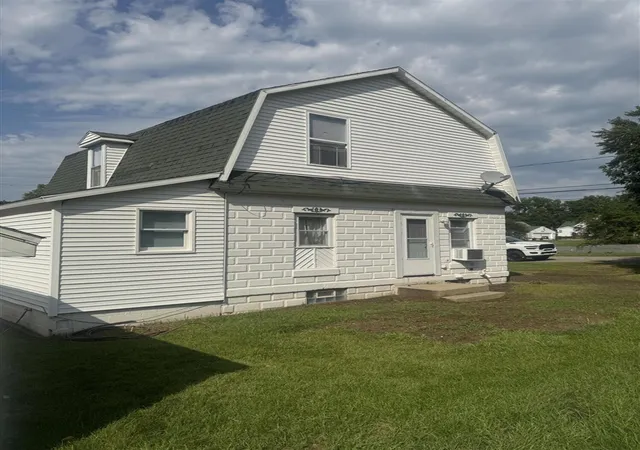 Photo 3 of Single family home for sale at 121 E Isabelle St, Belding, MI 48809 | MLS# 70555266 | Listing updated on 2026-09-03