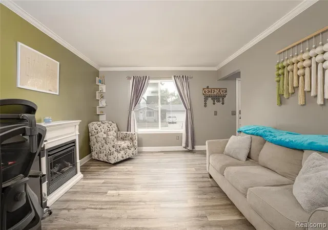 Photo 3 of Sale Pending at 1558 Maddox St, West Bloomfield, MI 48324 | MLS# 61030389 | Listing updated on 2026-10-22