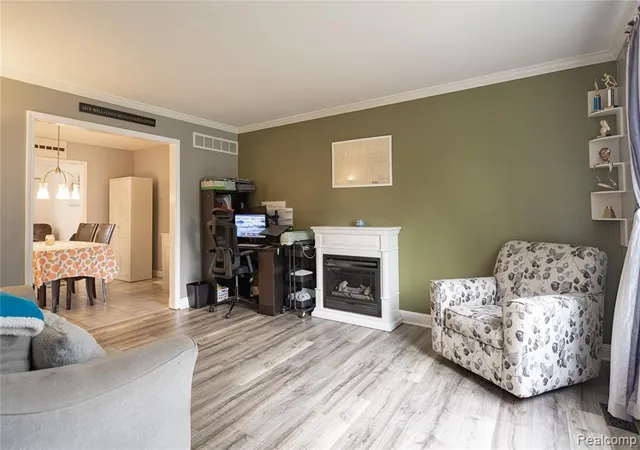 Photo 4 of Sale Pending at 1558 Maddox St, West Bloomfield, MI 48324 | MLS# 61030389 | Listing updated on 2026-10-22