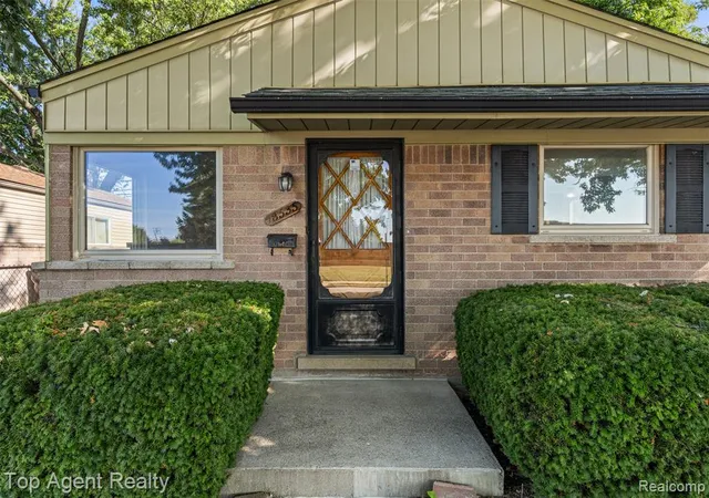 Photo 2 of Sale Pending at 18535 Marquette St, Roseville, MI 48066 3543 | MLS# 61024865 | Listing updated on 2026-10-09