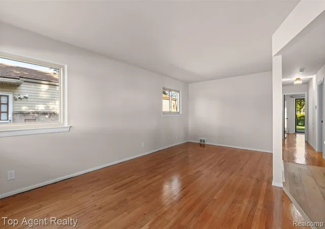 Photo 3 of Sale Pending at 18535 Marquette St, Roseville, MI 48066 3543 | MLS# 61024865 | Listing updated on 2026-10-09