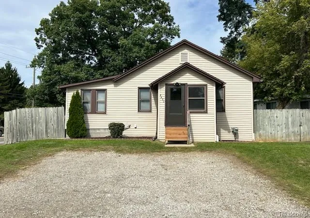 Photo 1 of Sale Pending at 5490 Sarvis Dr, Waterford, MI 48327 | MLS# 61033700 | Listing updated on 2026-09-29
