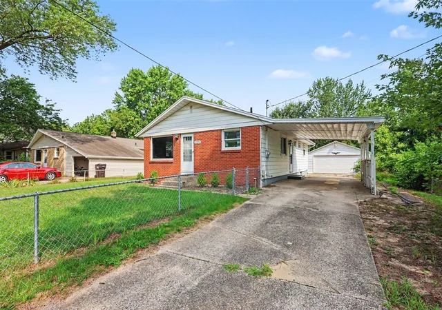 Photo 3 of Single family home for sale at 223 Marcus St, Grand Rapids, MI 49548 | MLS# 70555529 | Listing updated on 2026-09-09