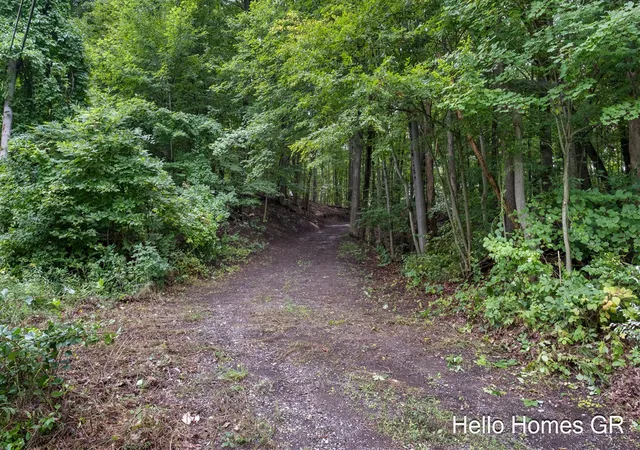 Photo 2 of Land for sale at 8000 Cascade Rd, Ada, MI 49301 | MLS# 70556009 | Listing updated on 2026-09-15