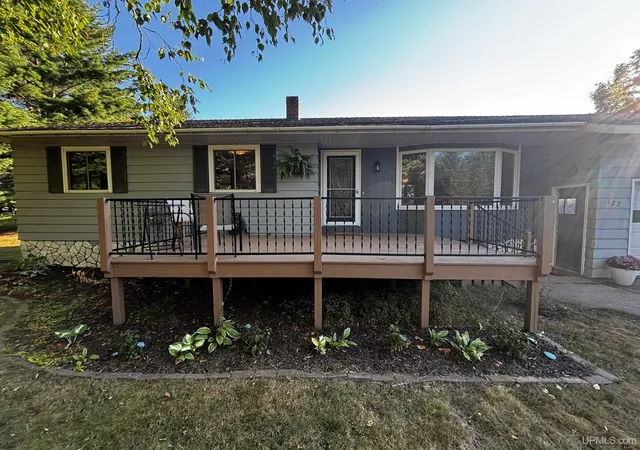 Photo 1 of Single family home for sale at 127 Carriage Ln, Marquette, MI 49855 | MLS# 50220435 | Listing updated on 2026-09-09