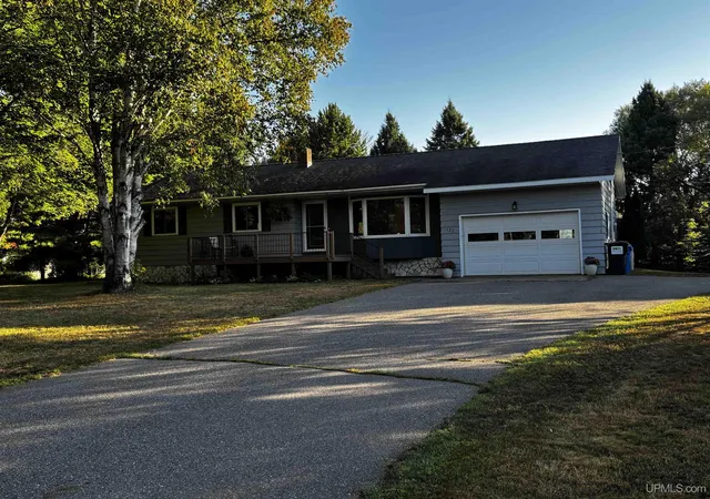 Photo 2 of Single family home for sale at 127 Carriage Ln, Marquette, MI 49855 | MLS# 50220435 | Listing updated on 2026-09-09