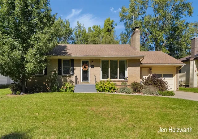 Photo 1 of Single family home for sale at 725 Parkway Dr, Grand Rapids, MI 49525 | MLS# 70561988 | Listing updated on 2026-10-27