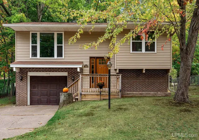 Single family home for sale at 1510 Woodland Ave, Marquette, MI 49855 | MLS# 50223829 | Listing updated on 2026-10-21