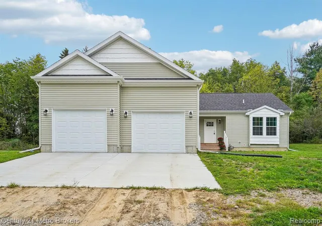 Photo 1 of Single family home for sale at 2083 Creekwood Ct, Grand Blanc, MI 48439 5245 | MLS# 61028771 | Listing updated on 2026-10-29