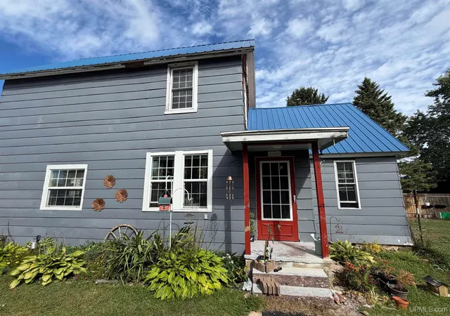 Photo 1 of Single family home for sale at 23509 Granite Ave, Dollar Bay, MI 49922 | MLS# 50222434 | Listing updated on 2026-10-22