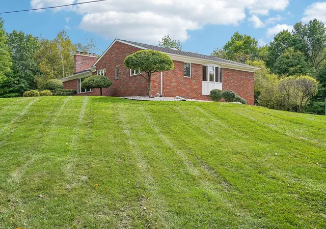 Photo 3 of Single family home for sale at 890 E Romeo Rd, Oakland Twp, MI 48363 | MLS# 50219905 | Listing updated on 2026-10-20