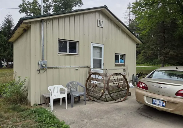 Photo 3 of Sale Pending at 931 S Pierce Rd, White Cloud, MI 49349 | MLS# 70554210 | Listing updated on 2026-09-03