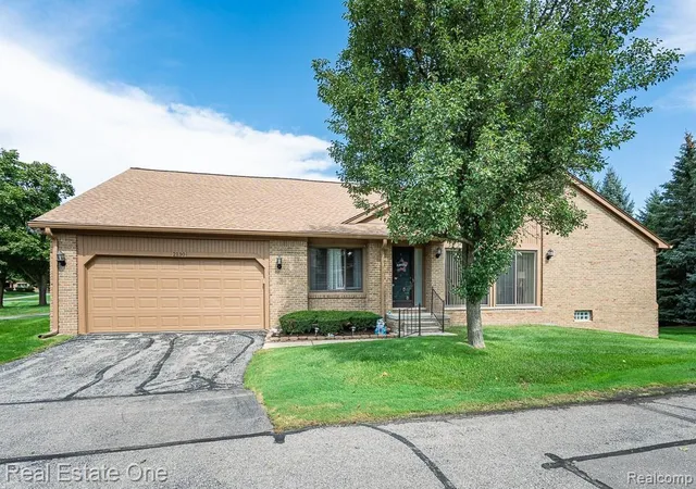 Photo 1 of Sale Pending at 2130 London Brg Dr, Rochester Hills, MI 48307 | MLS# 61029450 | Listing updated on 2026-09-14