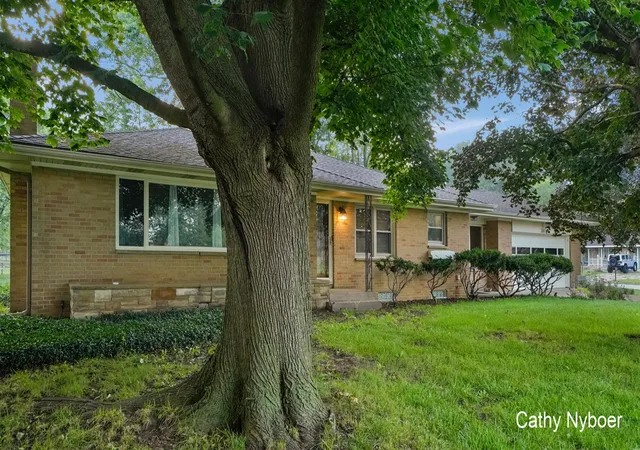 Photo 2 of Single family home for sale at 3860 Ivanrest Ave, Grandville, MI 49418 | MLS# 70556883 | Listing updated on 2026-09-10