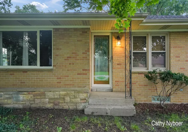 Photo 3 of Single family home for sale at 3860 Ivanrest Ave, Grandville, MI 49418 | MLS# 70556883 | Listing updated on 2026-09-10