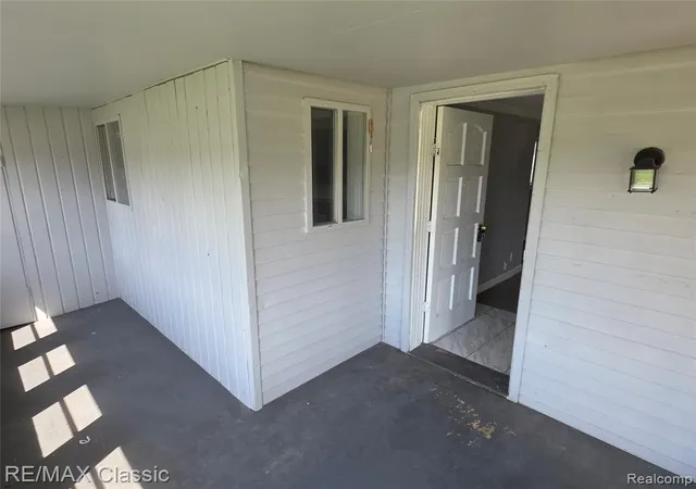 Photo 2 of Sale Pending at 21 Broadway St, Oxford, MI 48371 | MLS# 61023434 | Listing updated on 2026-09-09