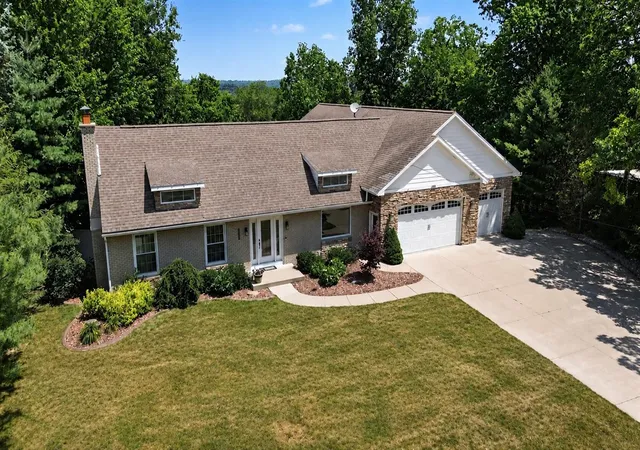 Photo 3 of Sale Pending at 4994 Bluff Dr, Grand Rapids, MI 49525 | MLS# 70557170 | Listing updated on 2026-09-18