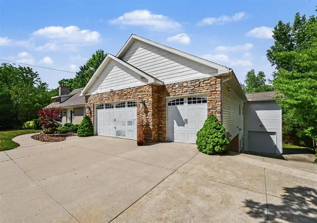 Photo 3 of Sale Pending at 4994 Bluff Dr, Grand Rapids, MI 49525 | MLS# 70557170 | Listing updated on 2026-09-18
