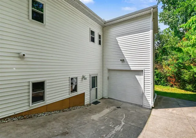 Photo 4 of Sale Pending at 4994 Bluff Dr, Grand Rapids, MI 49525 | MLS# 70557170 | Listing updated on 2026-09-18