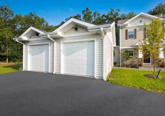 Listing Photo 1 - Condo for sale in building located at 1554 Simsbury St, Traverse City, MI 49686 - Unit #9