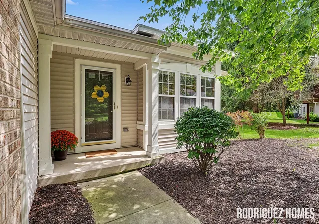 Photo 3 of Sale Pending at 670 Abbey Ml Dr, Ada, MI 49301 | MLS# 70557589 | Listing updated on 2026-09-17