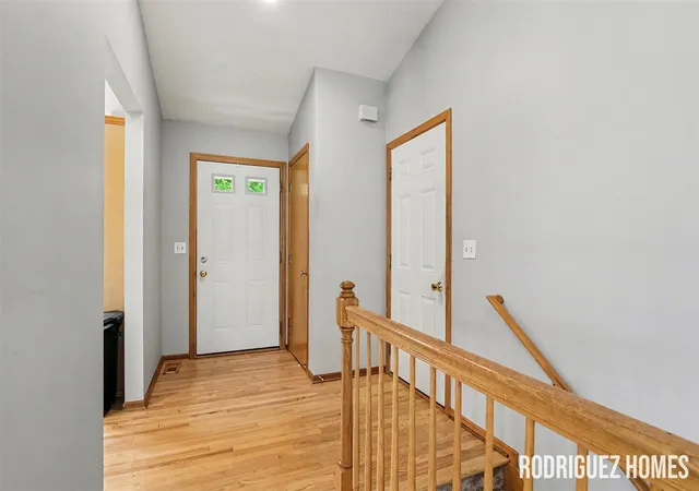 Photo 3 of Sale Pending at 670 Abbey Ml Dr, Ada, MI 49301 | MLS# 70557589 | Listing updated on 2026-09-17