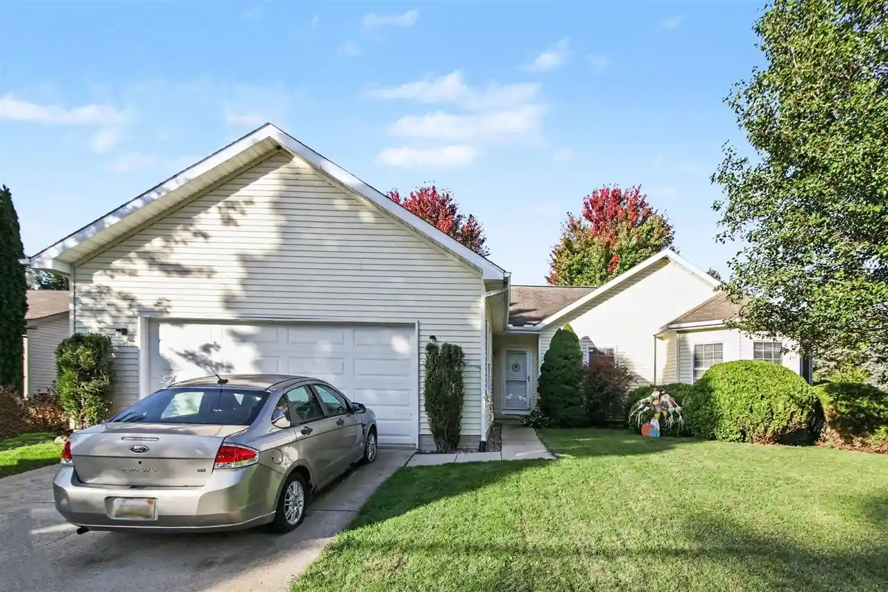 Photo 1 of Single family home for sale at 923 N Union St, Tecumseh, MI 49286 | MLS# 70563336 | Listing updated on 2026-10-28