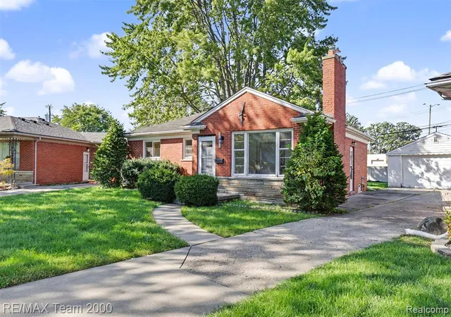 Photo 2 of Sale Pending at 31035 Angeline Ct, Saint Clair Shores, MI 48082 | MLS# 61033854 | Listing updated on 2026-10-21