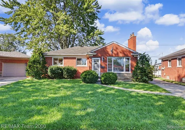 Photo 3 of Sale Pending at 31035 Angeline Ct, Saint Clair Shores, MI 48082 | MLS# 61033854 | Listing updated on 2026-10-21