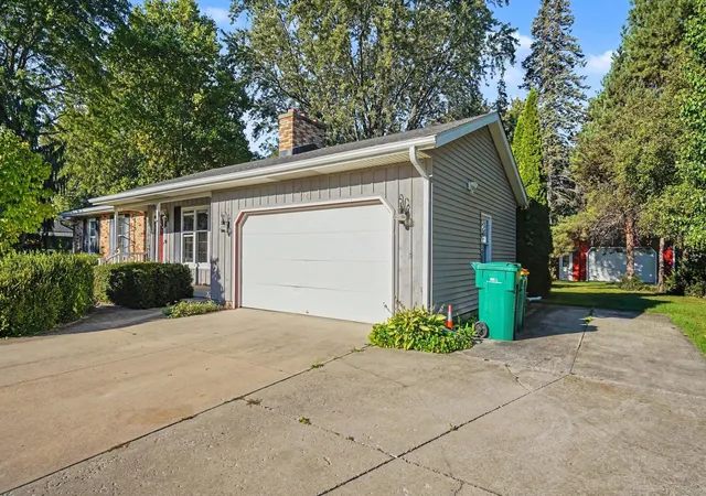 Photo 2 of Single family home for sale at 3884 S 2 Mile Rd, Bay City, MI 48706 | MLS# 50223800 | Listing updated on 2026-10-14