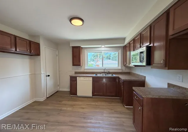 Photo 3 of Sale Pending at 21754 Hill St, Warren, MI 48091 2511 | MLS# 61023714 | Listing updated on 2026-10-07