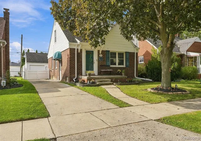 Photo 3 of Sale Pending at 12975 Ward St, Southgate, MI 48195 | MLS# 61033889 | Listing updated on 2026-10-13