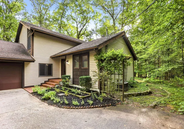 Photo 2 of Single family home for sale at 6212 Sturgeon Crk Pkwy St, Midland, MI 48640 | MLS# 50220794 | Listing updated on 2026-09-08