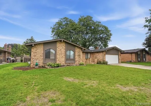 Photo 1 of Single family home for sale at 37036 Almont Dr, Sterling Heights, MI 48310 | MLS# 61029104 | Listing updated on 2026-09-17