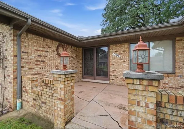 Photo 3 of Single family home for sale at 37036 Almont Dr, Sterling Heights, MI 48310 | MLS# 61029104 | Listing updated on 2026-09-17