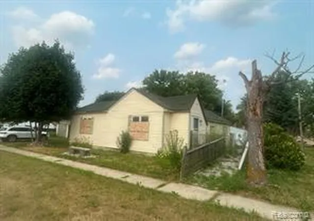 Photo 2 of Single family home for sale at 1373 Wells St, Burton, MI 48529 | MLS# 70555240 | Listing updated on 2026-09-08