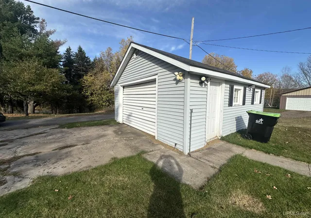 Photo 2 of Single family home for sale at 417 Berkshire Ave, Caspian, MI 49915 | MLS# 50220916 | Listing updated on 2026-10-13