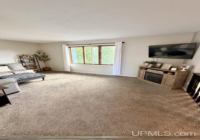Photo 2 of Single family home for sale at 400 Peterson Ave, Ishpeming, MI 49849 | MLS# 50221435 | Listing updated on 2026-09-28