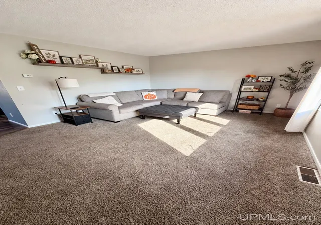 Photo 3 of Single family home for sale at 400 Peterson Ave, Ishpeming, MI 49849 | MLS# 50221435 | Listing updated on 2026-09-28