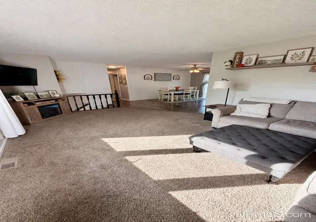 Photo 3 of Single family home for sale at 400 Peterson Ave, Ishpeming, MI 49849 | MLS# 50221435 | Listing updated on 2026-09-28