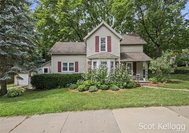Photo 1 of Single family home for sale at 1800 Boston St, Grand Rapids, MI 49506 | MLS# 70555818 | Listing updated on 2026-09-11