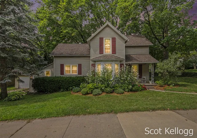 Photo 2 of Single family home for sale at 1800 Boston St, Grand Rapids, MI 49506 | MLS# 70555818 | Listing updated on 2026-09-11