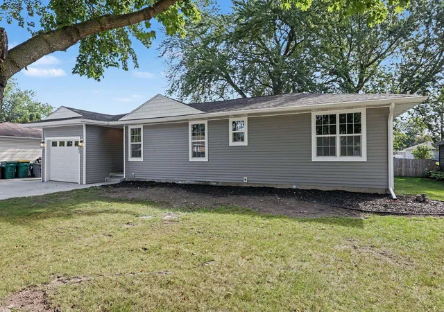 Photo 2 of Single family home for sale at 602 Webb Dr, Bay City, MI 48706 | MLS# 50221069 | Listing updated on 2026-09-09