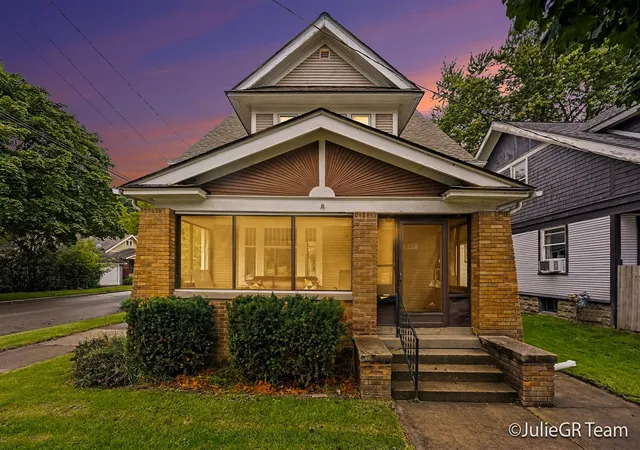 Photo 1 of Single family home for sale at 539 Garfield Ave, Grand Rapids, MI 49504 | MLS# 70559144 | Listing updated on 2026-10-29