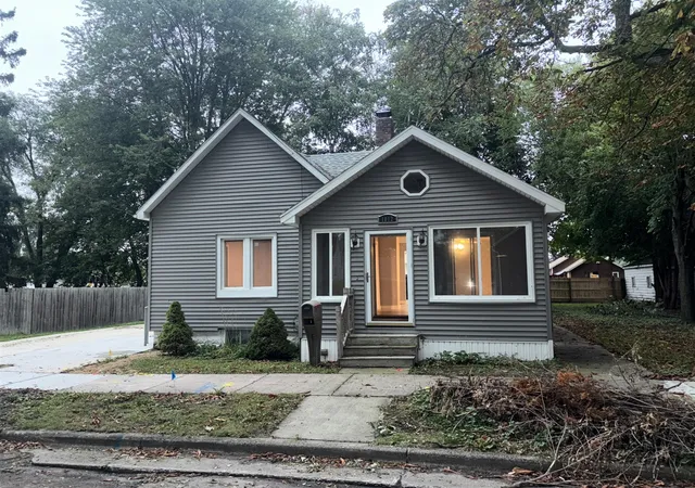 Photo 1 of Single family home for sale at 1012 Litchfield St, Bay City, MI 48706 | MLS# 70548955 | Listing updated on 2026-09-11