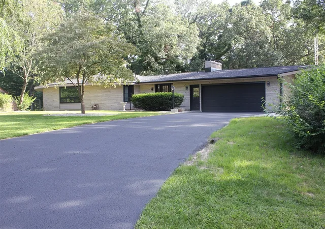 Photo 2 of Single family home for sale at 2631 Hillview Ln, Saint Joseph, MI 49085 | MLS# 70542561 | Listing updated on 2026-09-09